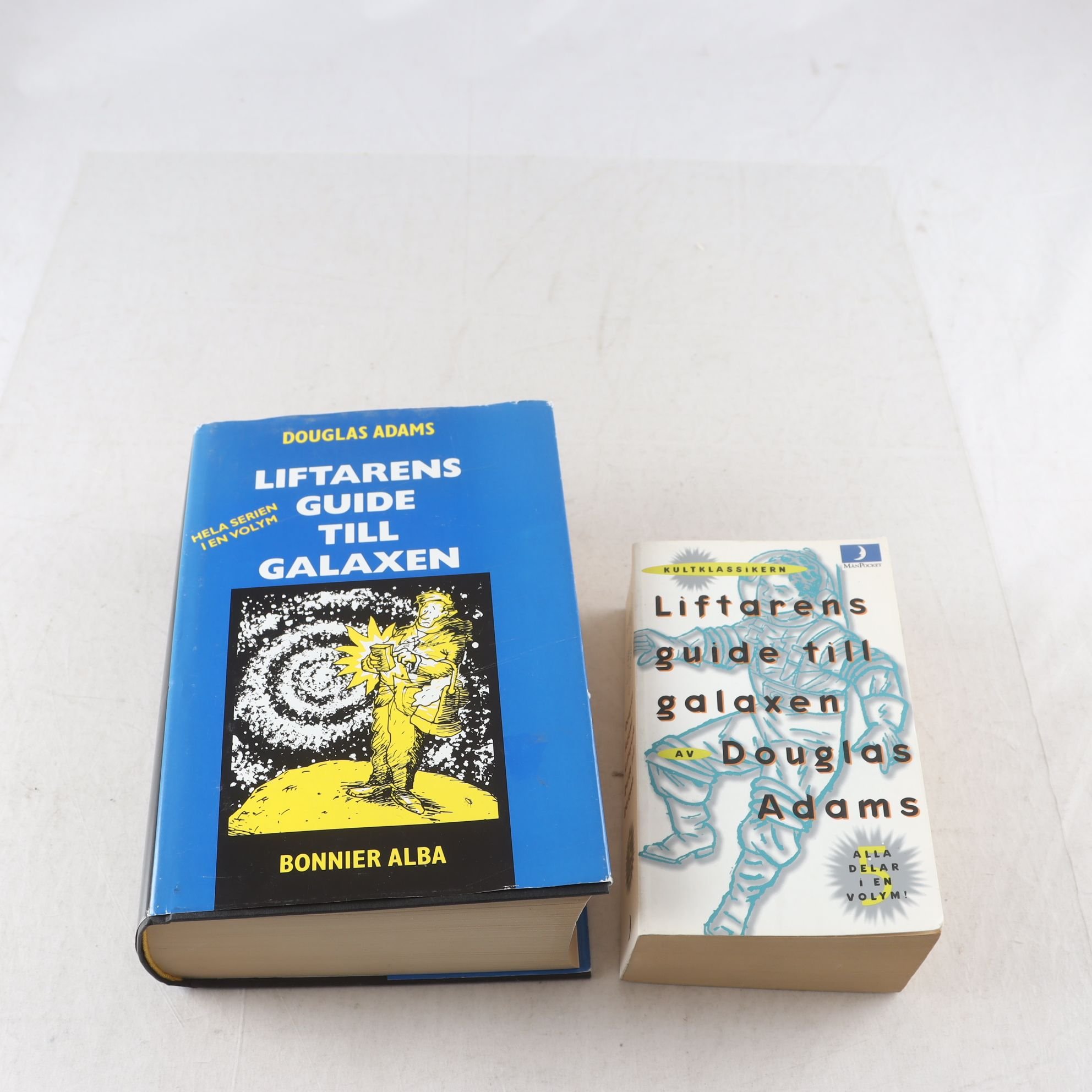 Douglas Adams, Liftarens guide till galaxen, 2 olika upplagor