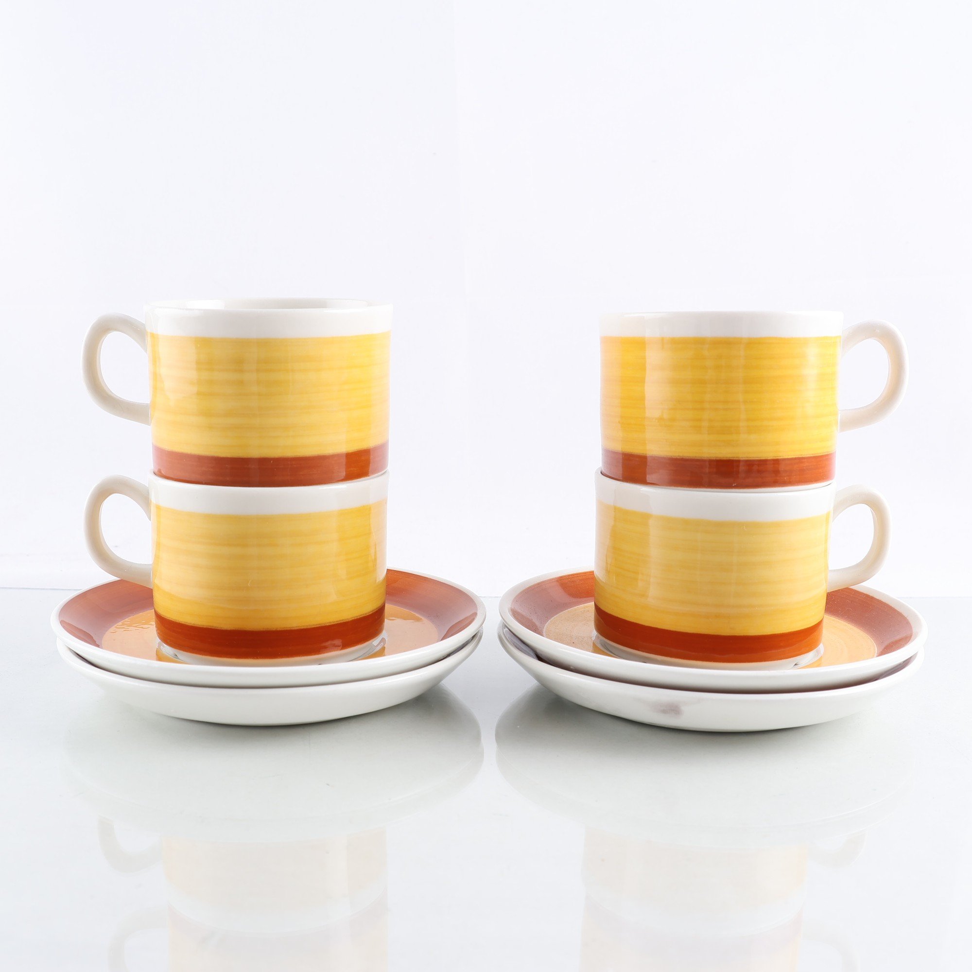 Kaffekoppar på fat, ”Stina”, Helmer Ringström, Gefle. Samfraktas ej.