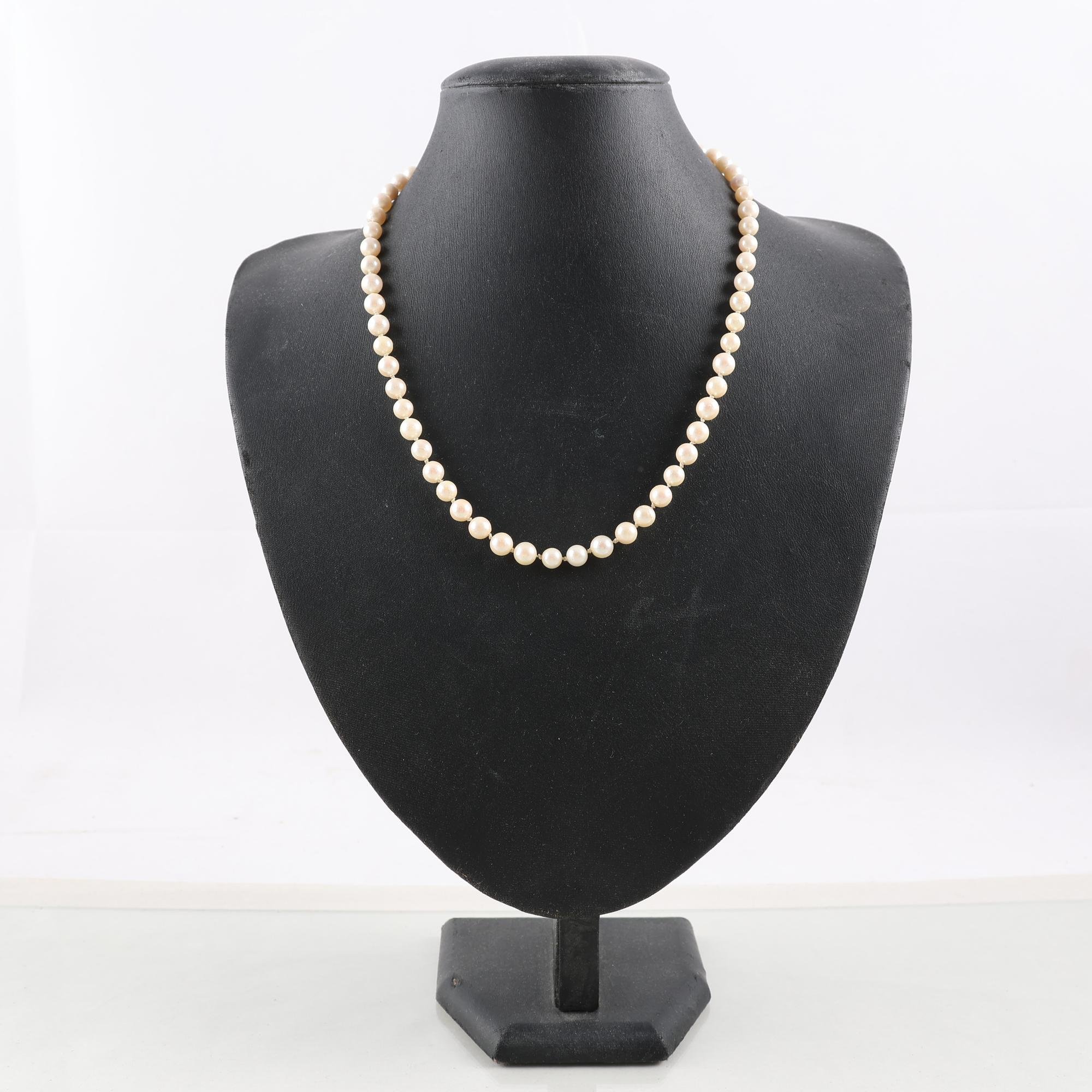 Pärlhalsband, vintage, silverlås (835) med sten.