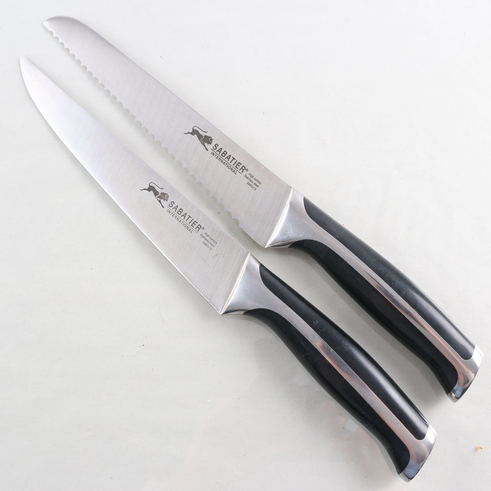 Köksknivar, rostfritt stål, Sabatier, Frankrike, 2 st. Samfraktas ej.