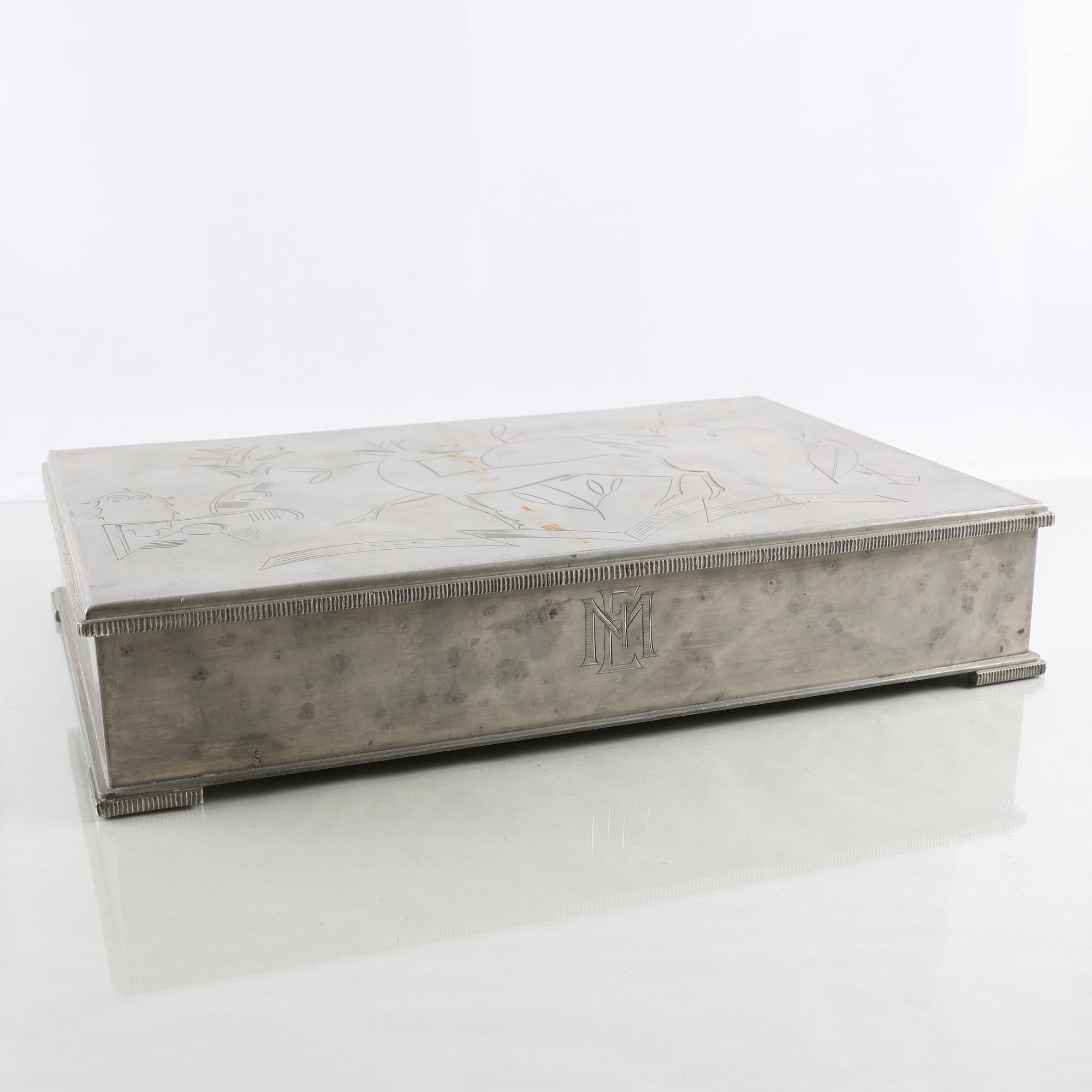 Ask, tenn, Harald Linder, firma Svenskt tenn, 1930-tal. Samfraktas ej.