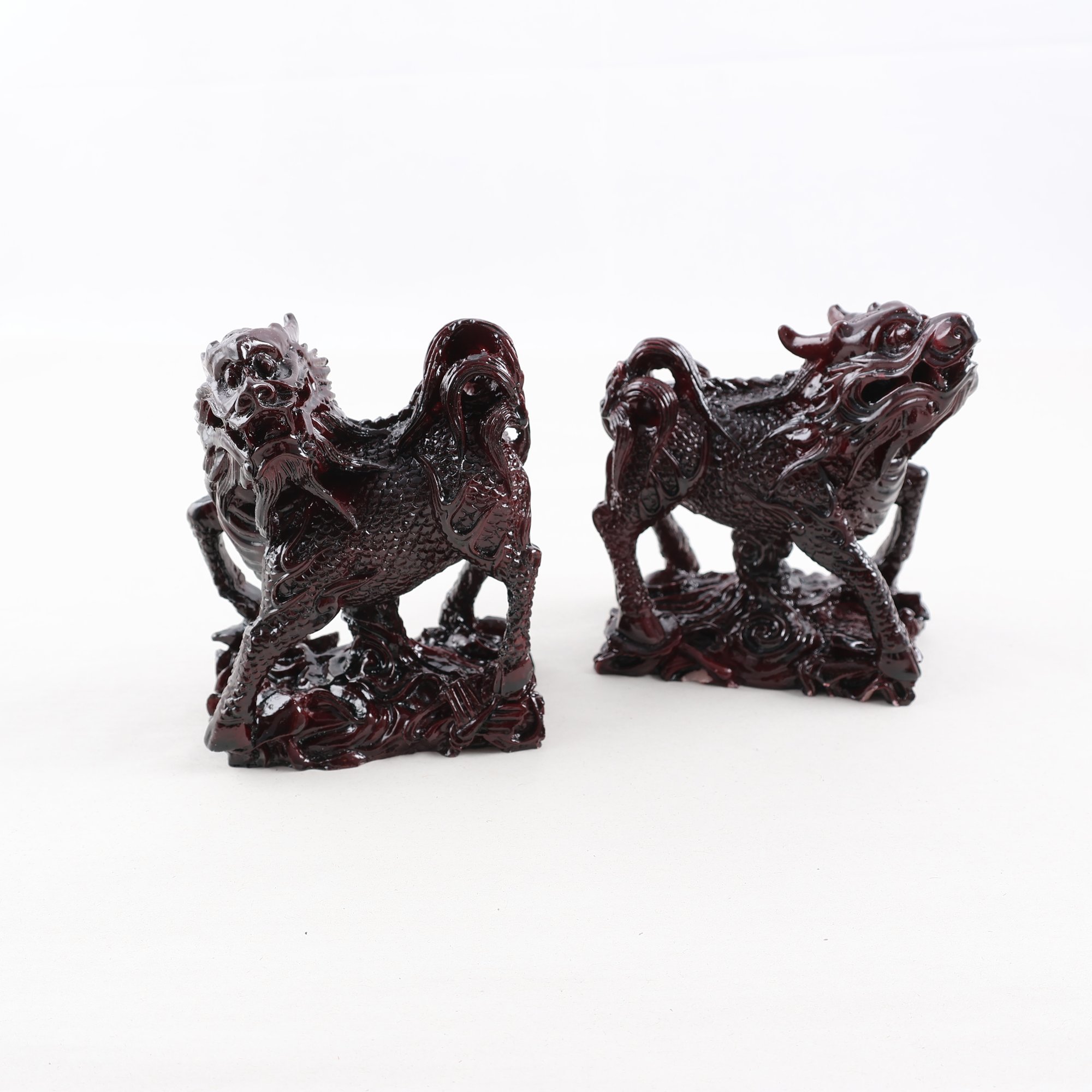 Drakar, Porslin 2 st. Miniatyrer i glas, 4 st. Samfraktas ej