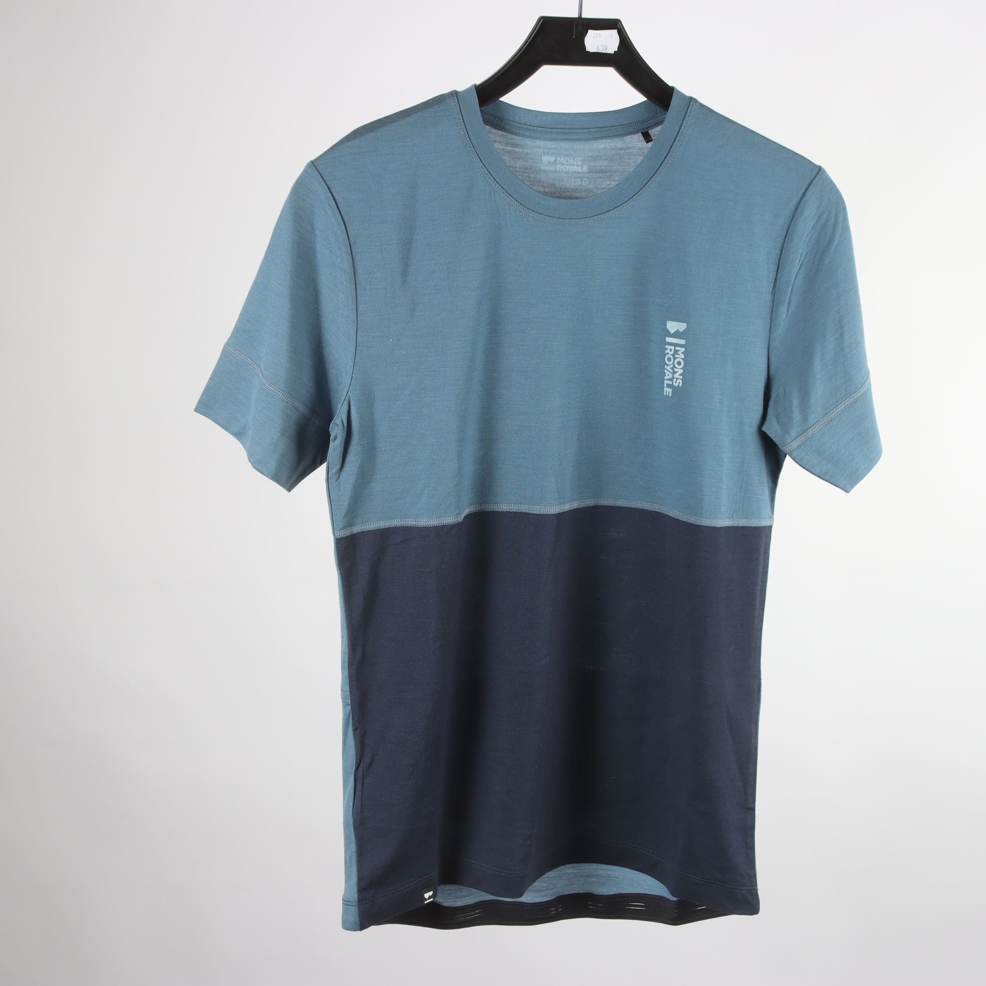 T-shirt, Mons Royale, blå 83% ull, stl. 140.