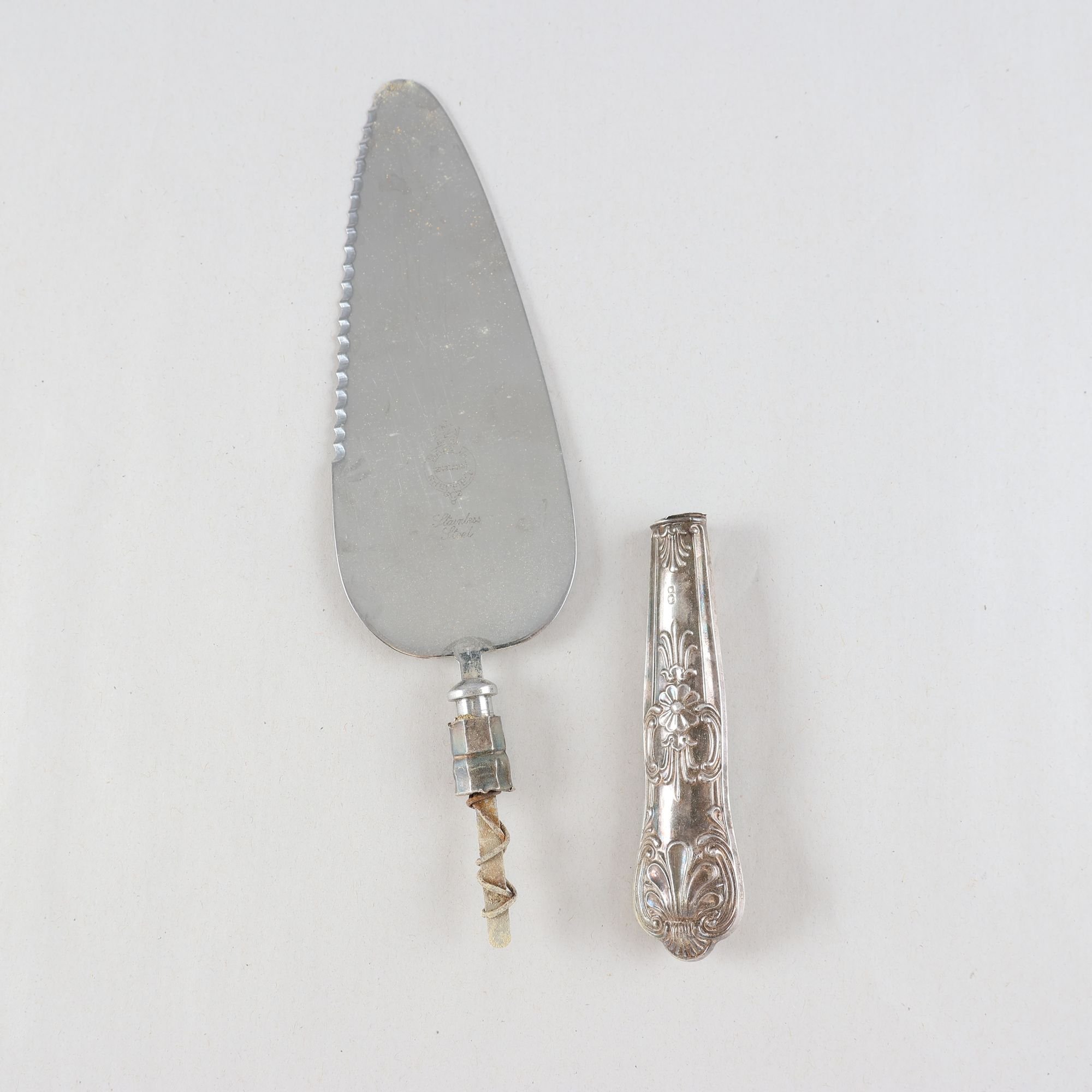 Tårtspade, Sheffield, England, handtag i silver, gående lejon.