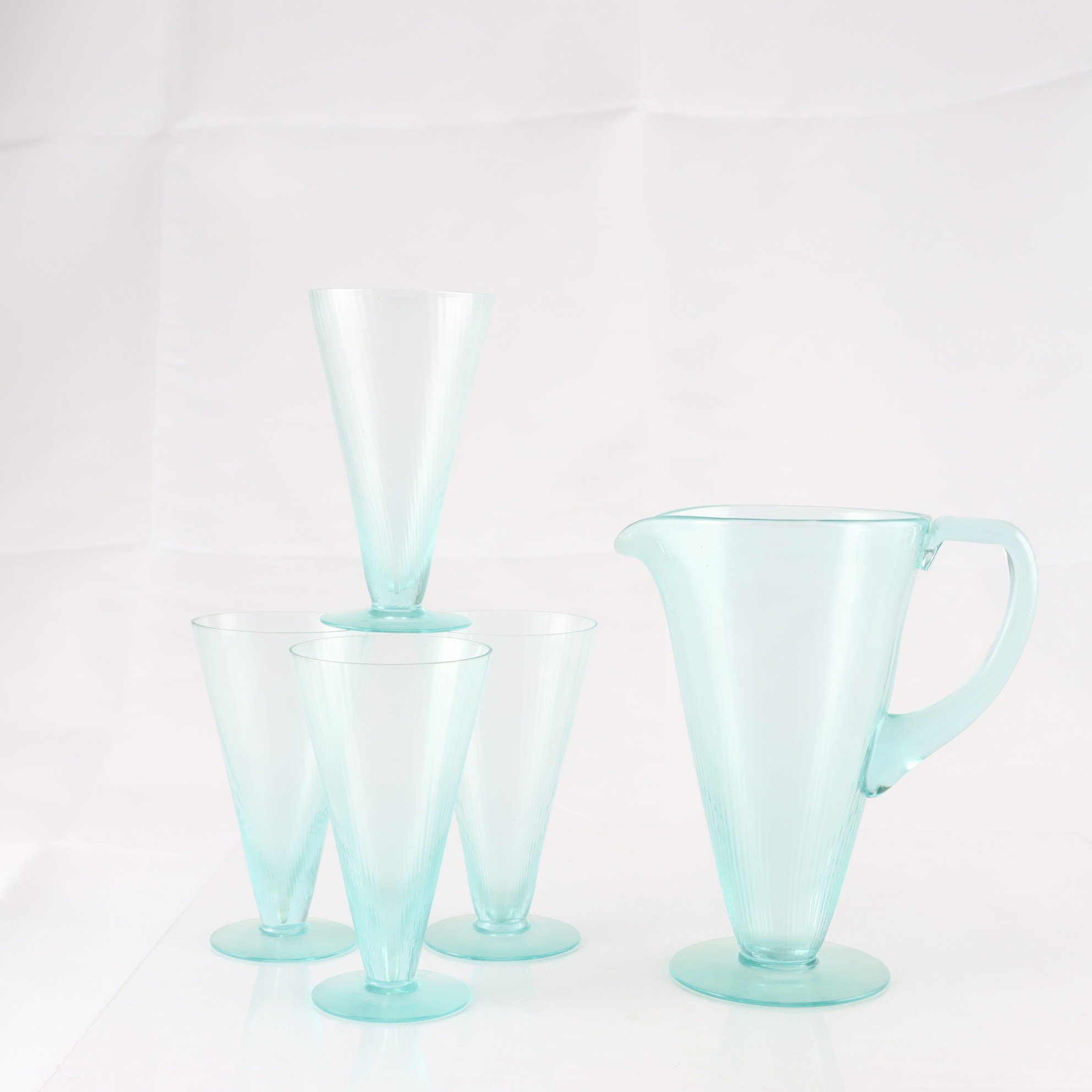 Karaff med glas, handblåst, tidigt 1900-tal. Samfraktas ej.